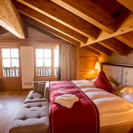 Riffelalp 2222m Ski-in & Ski-out 5* Zermatt