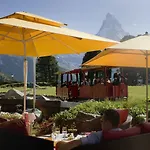 Riffelalp 2222m Ski-in & Ski-out ホテル