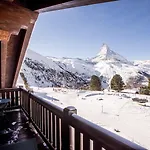 Riffelalp 2222m Ski-in & Ski-out 5* ツェルマット